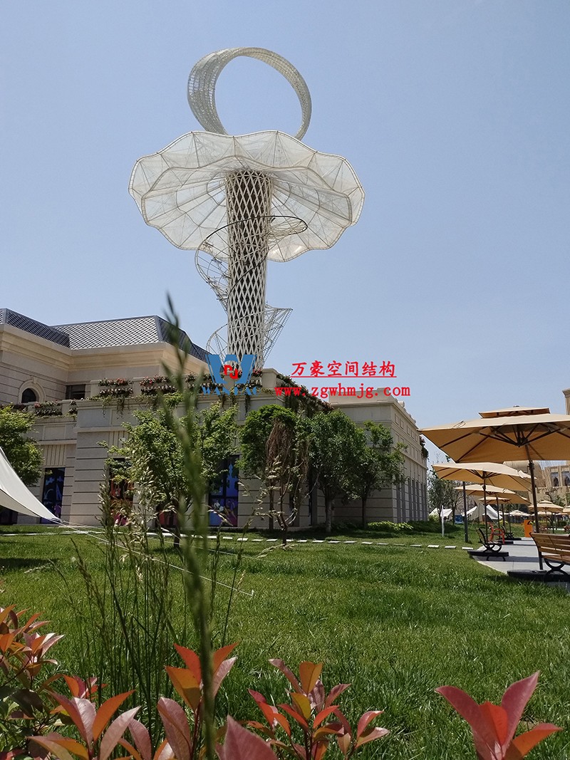 身姿輕盈，造型優(yōu)美的膜結(jié)構(gòu)建筑