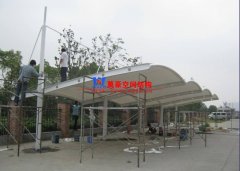 膜結(jié)構(gòu)車棚布怎么施工安裝？膜結(jié)構(gòu)車棚布安裝注意事項(xiàng)